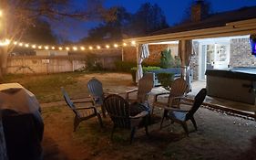 Hot Tub, Privacy, Sleeps 11 & Tons Of Space!