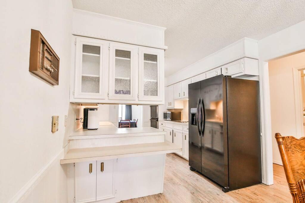 Hot Tub, Privacy, Sleeps 11 & Tons Of Space! Lubbock Exterior photo